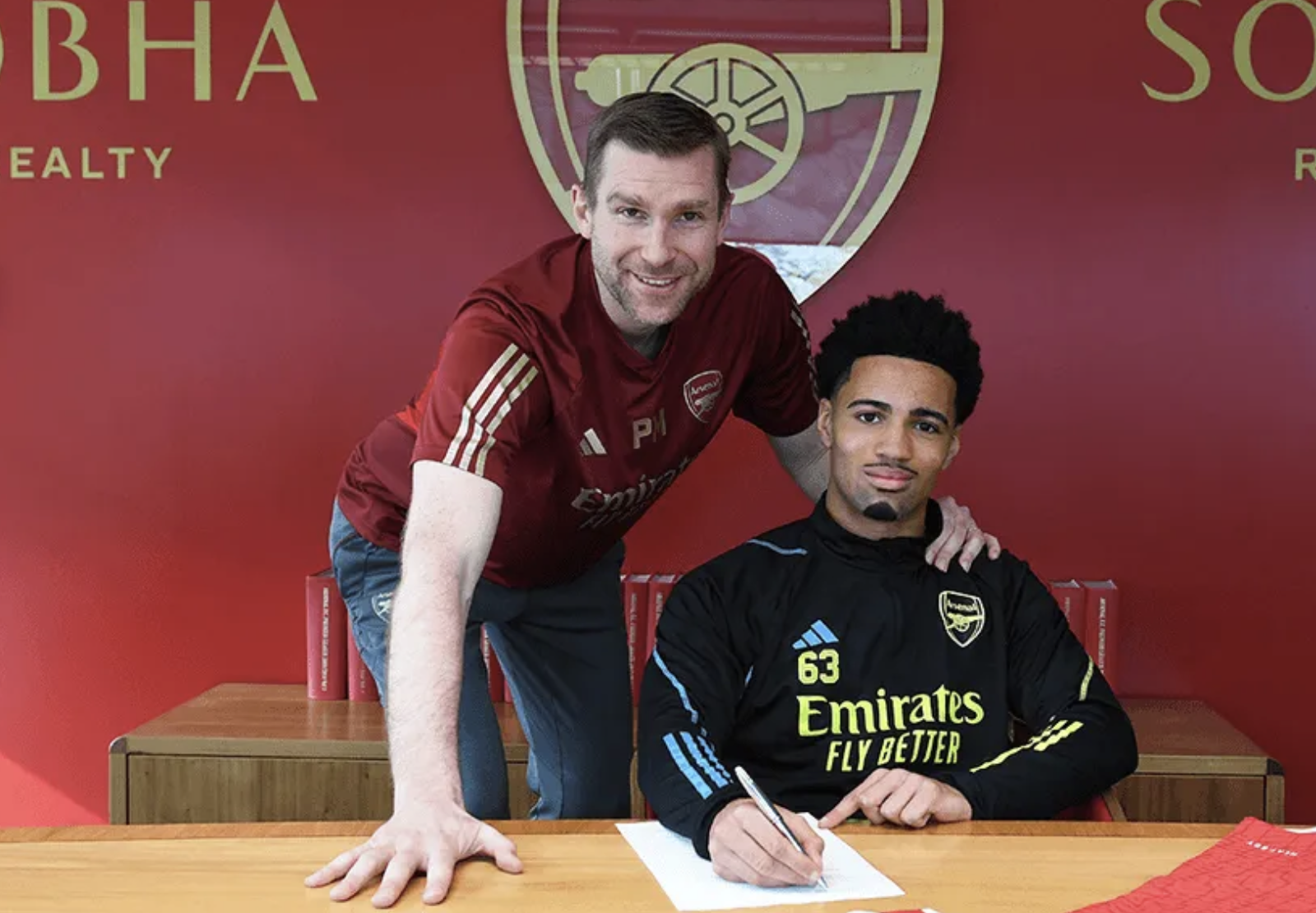 Ethan Nwaneri signs first pro deal with Arsenal 