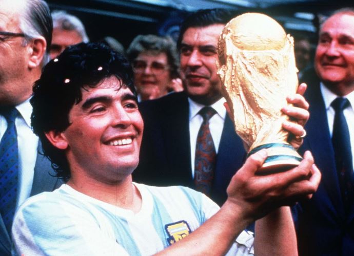 Diego Maradona, a Hero Who Was All Too Human - The New York Times