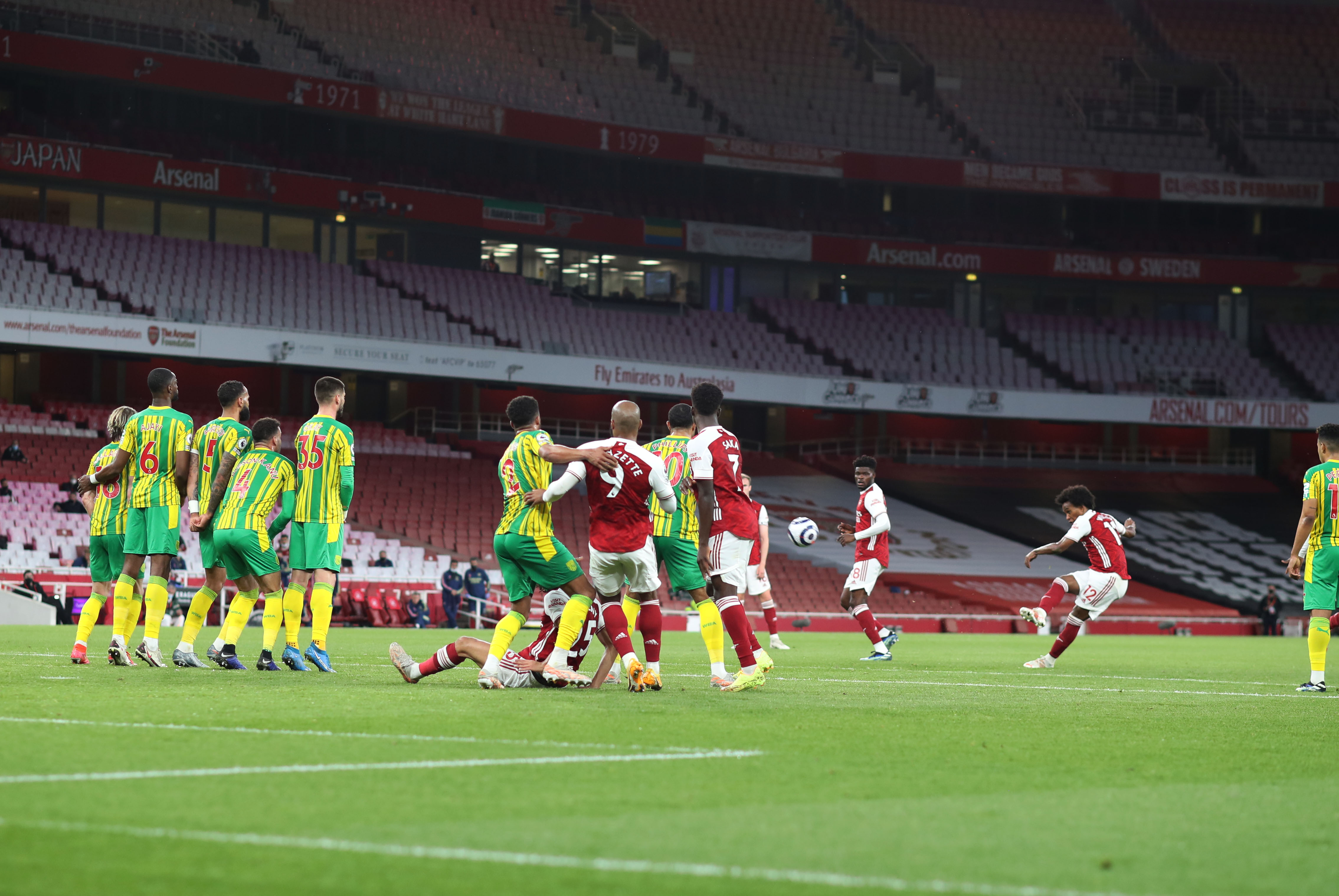 Arsenal 3-1 West Brom: Willian scores as Gunners relegate Sam Allardyce 