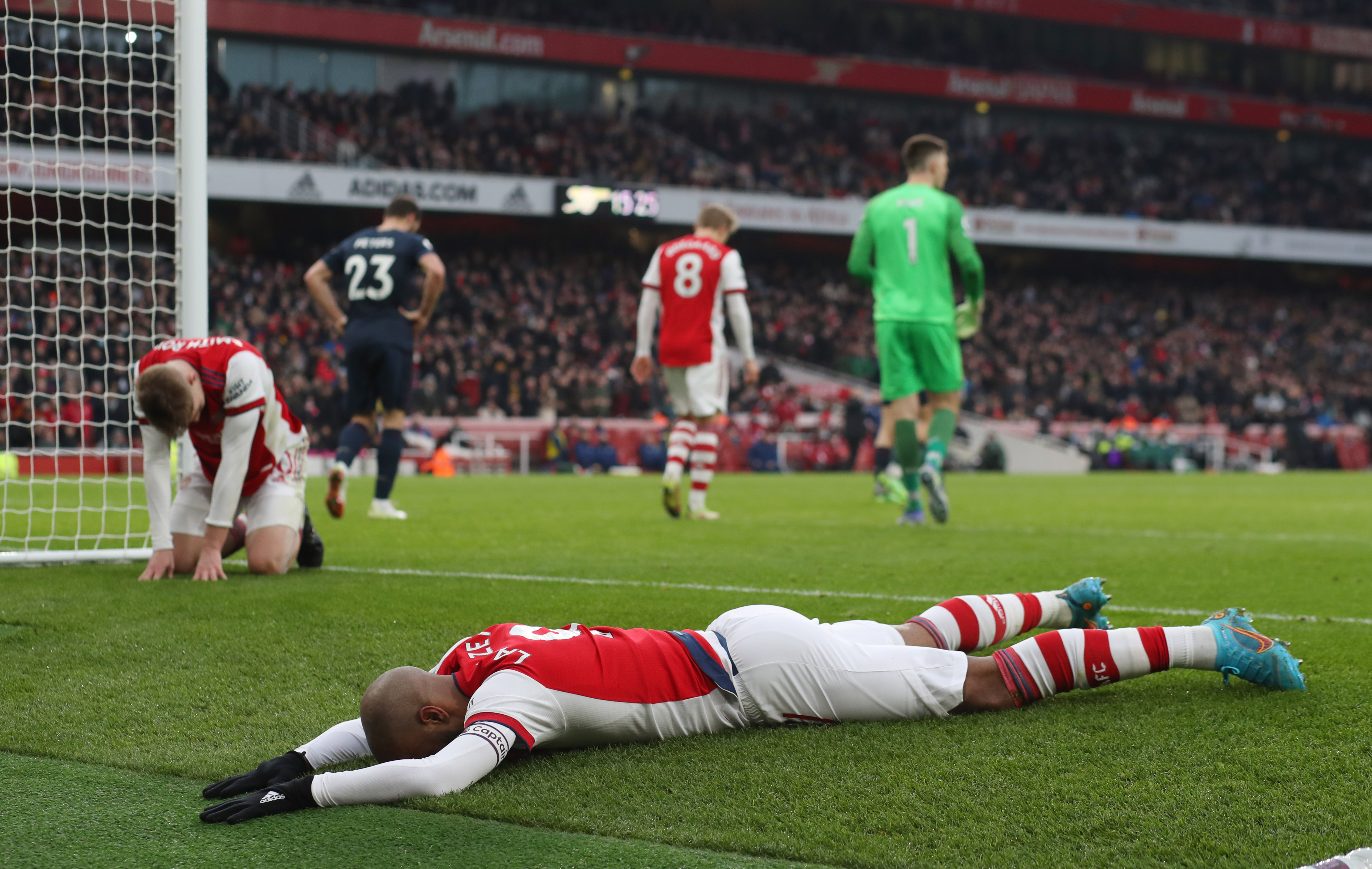 Lack of a goalscoring striker will cost Arsenal says Lowell Hornby