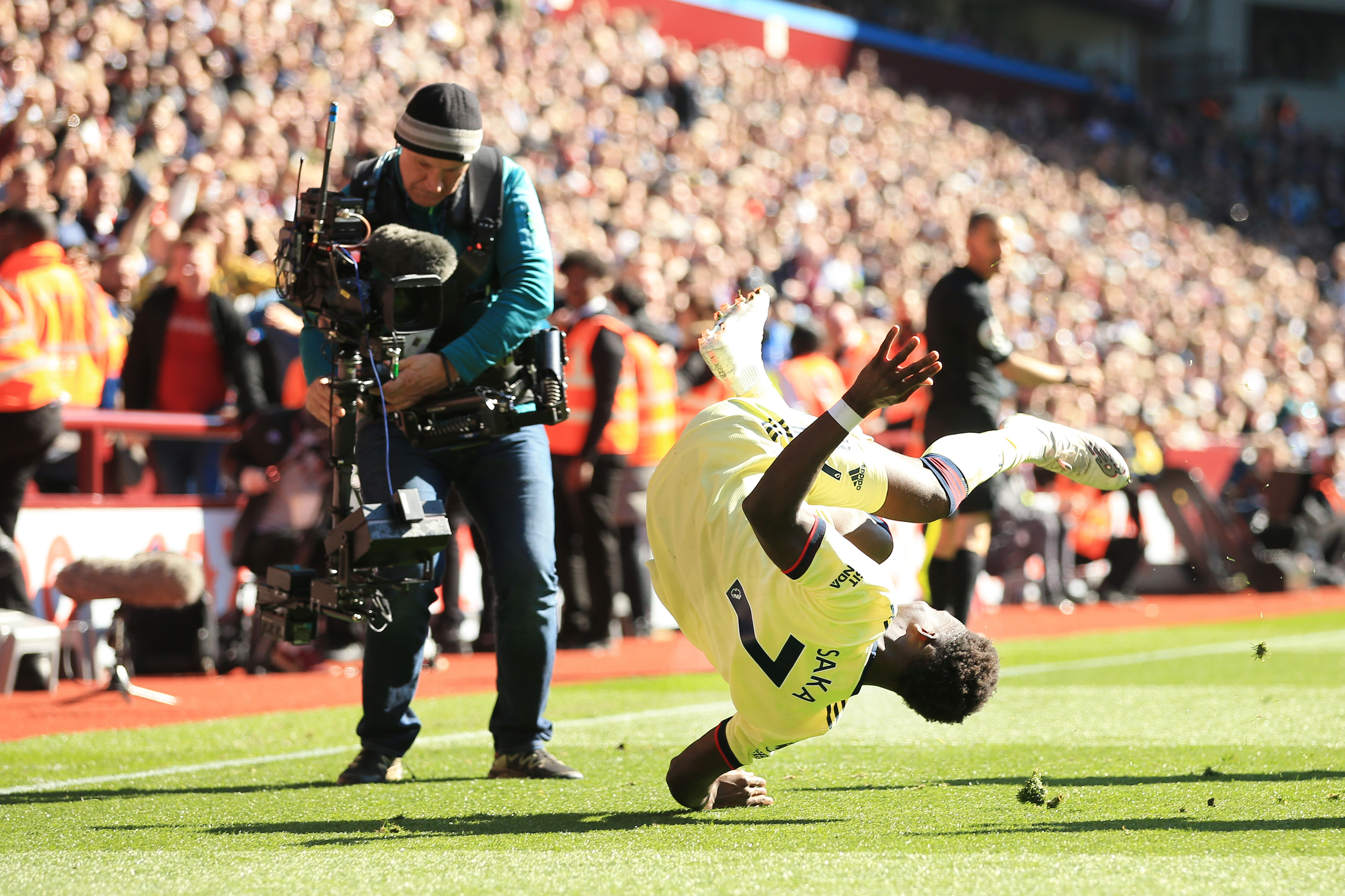 Huge three points for Arsenal makes it fun in the sun at Villa 