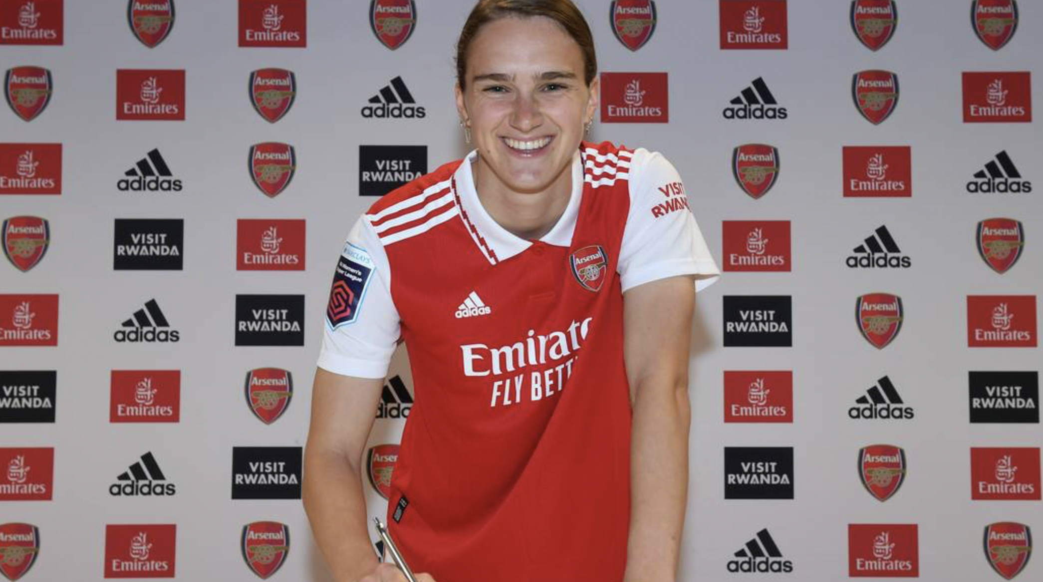 Good news! Viv Miedema signs new deal with Arsenal 