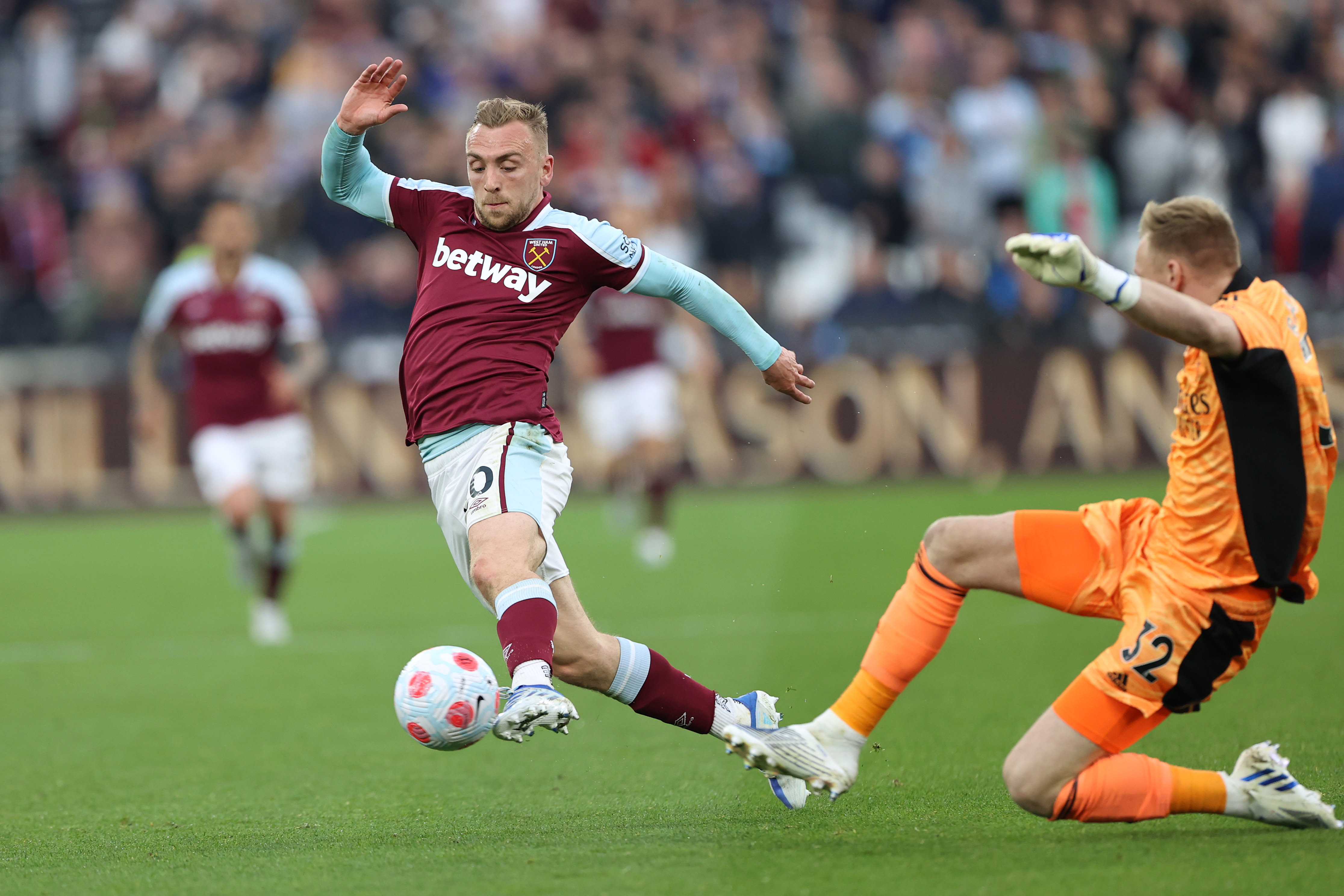 Arsenal receive boost in pursuit of £40m West Ham England star 