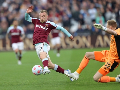 Arsenal receive boost in pursuit of £40m West Ham England star