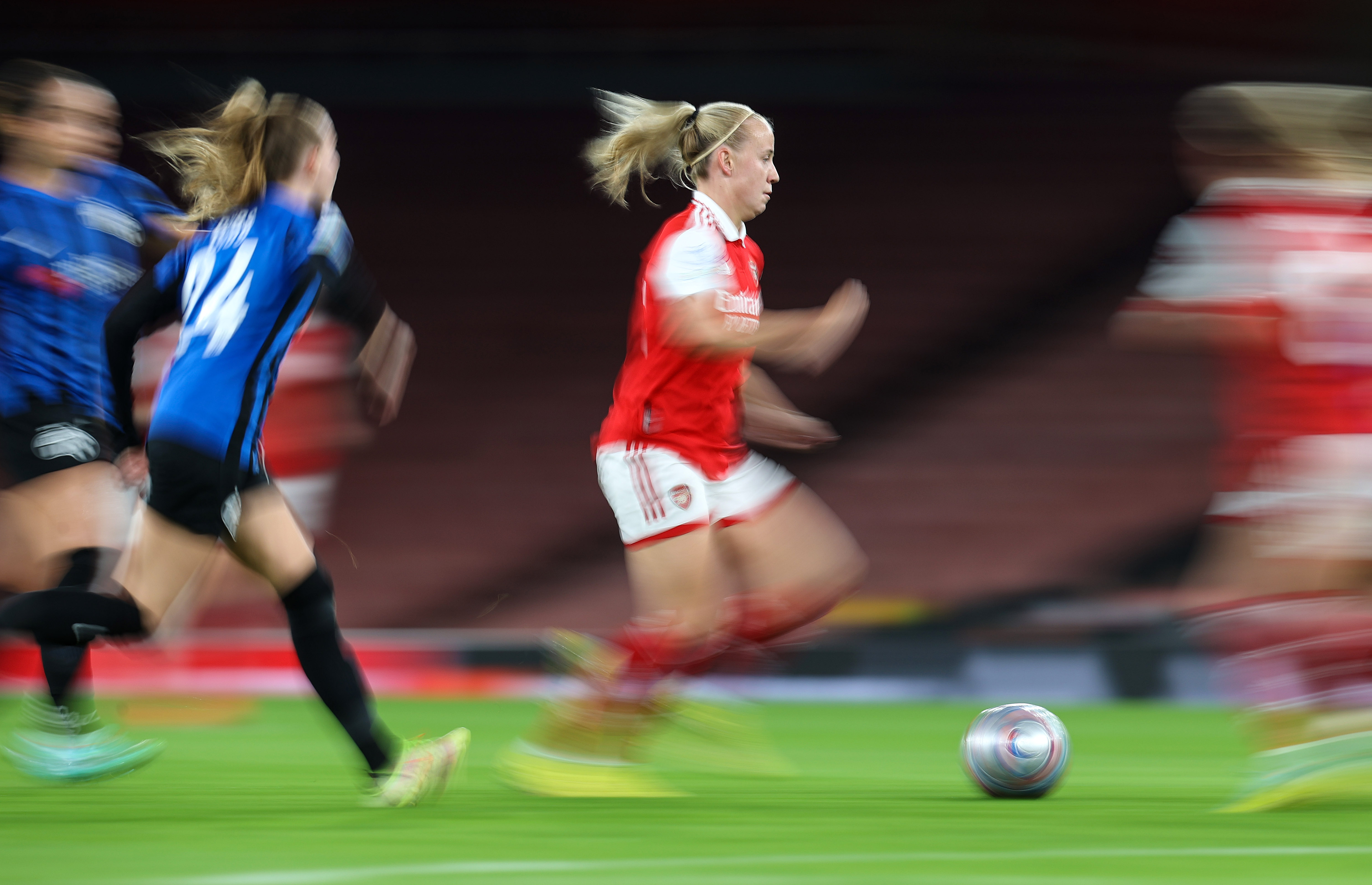 Good news! Beth Mead signs new Arsenal deal 