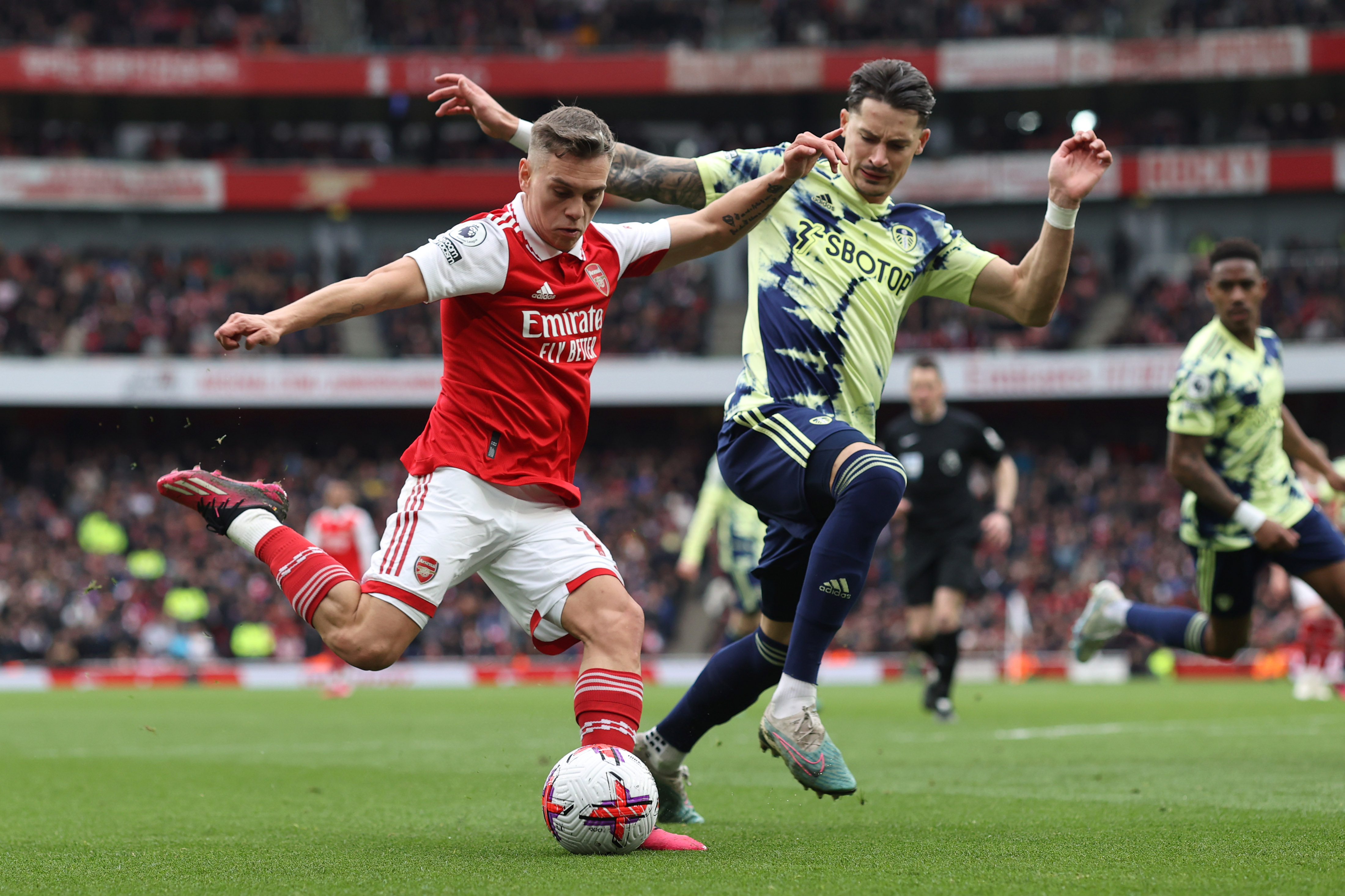 Arsenal 4-1 Leeds United Rampant Gunners sweep aside sorry Whites to maintain eight-point lead