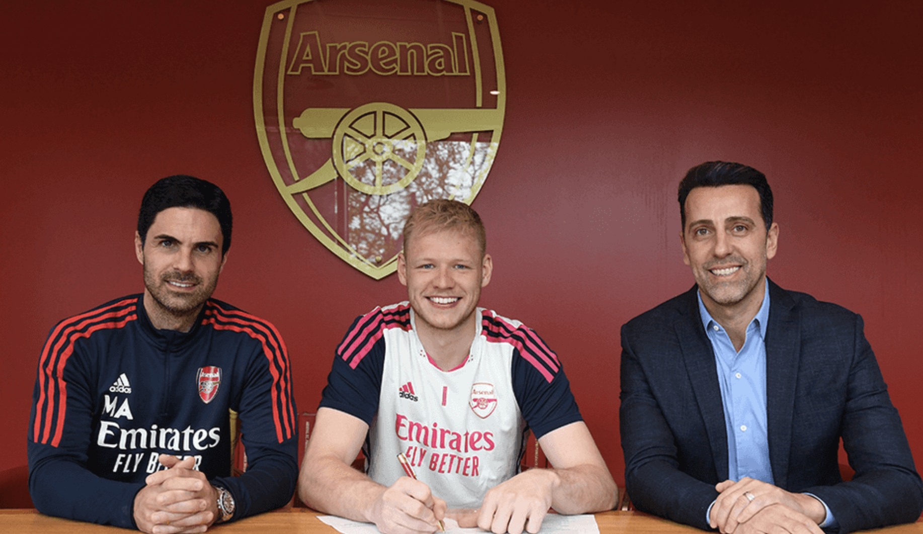 Aaron Ramsdale signs new long-term deal with Arsenal 