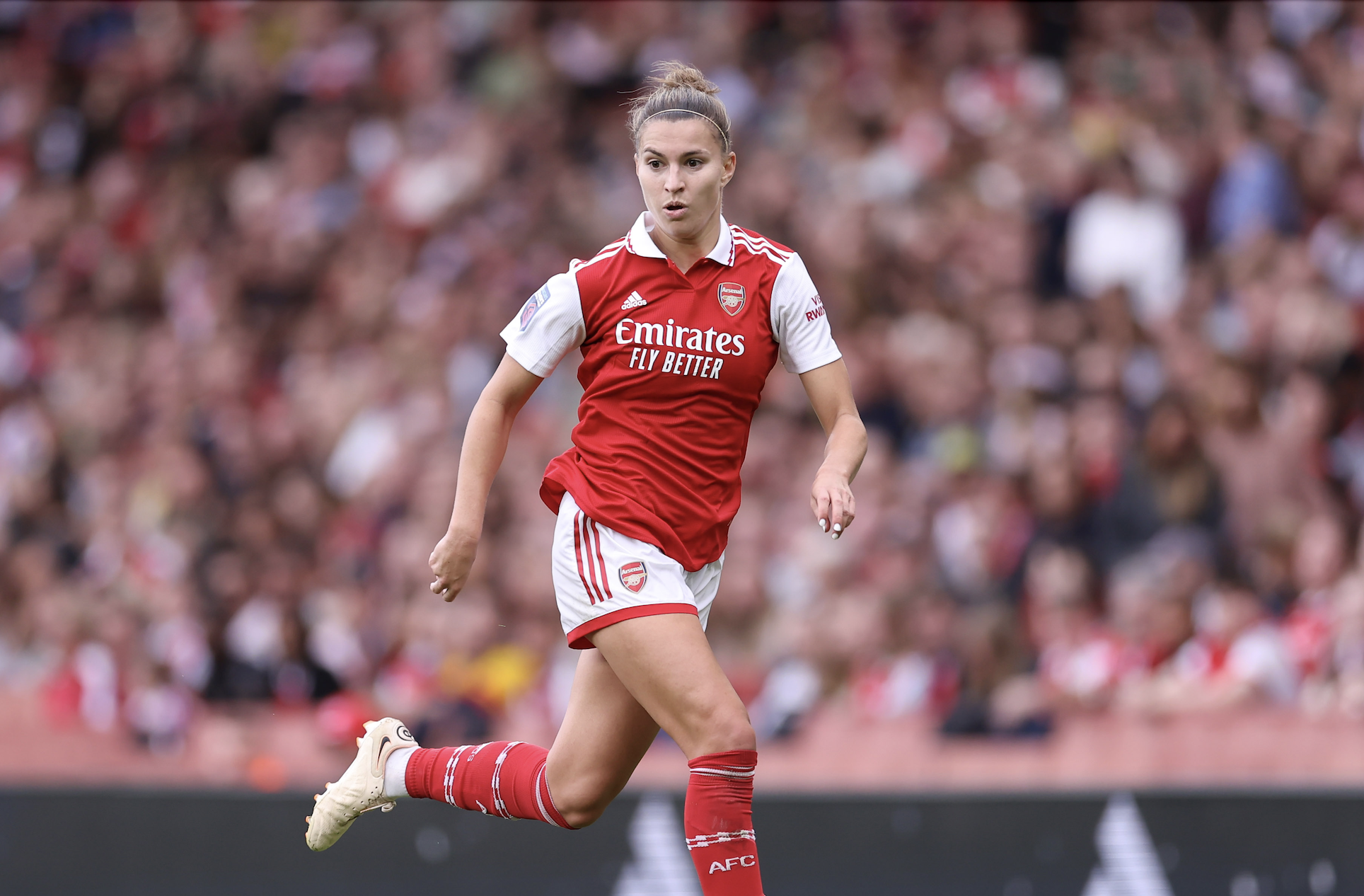 Steph Catley signs new Arsenal contract
