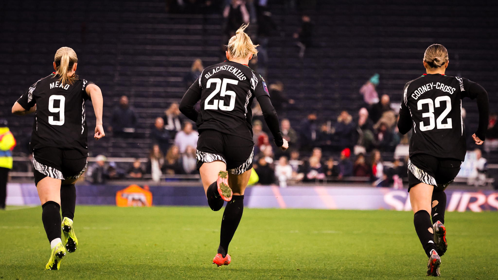 Live Blog: 4th take on 3rd as Arsenal Women face Manchester City in crucial WSL clash