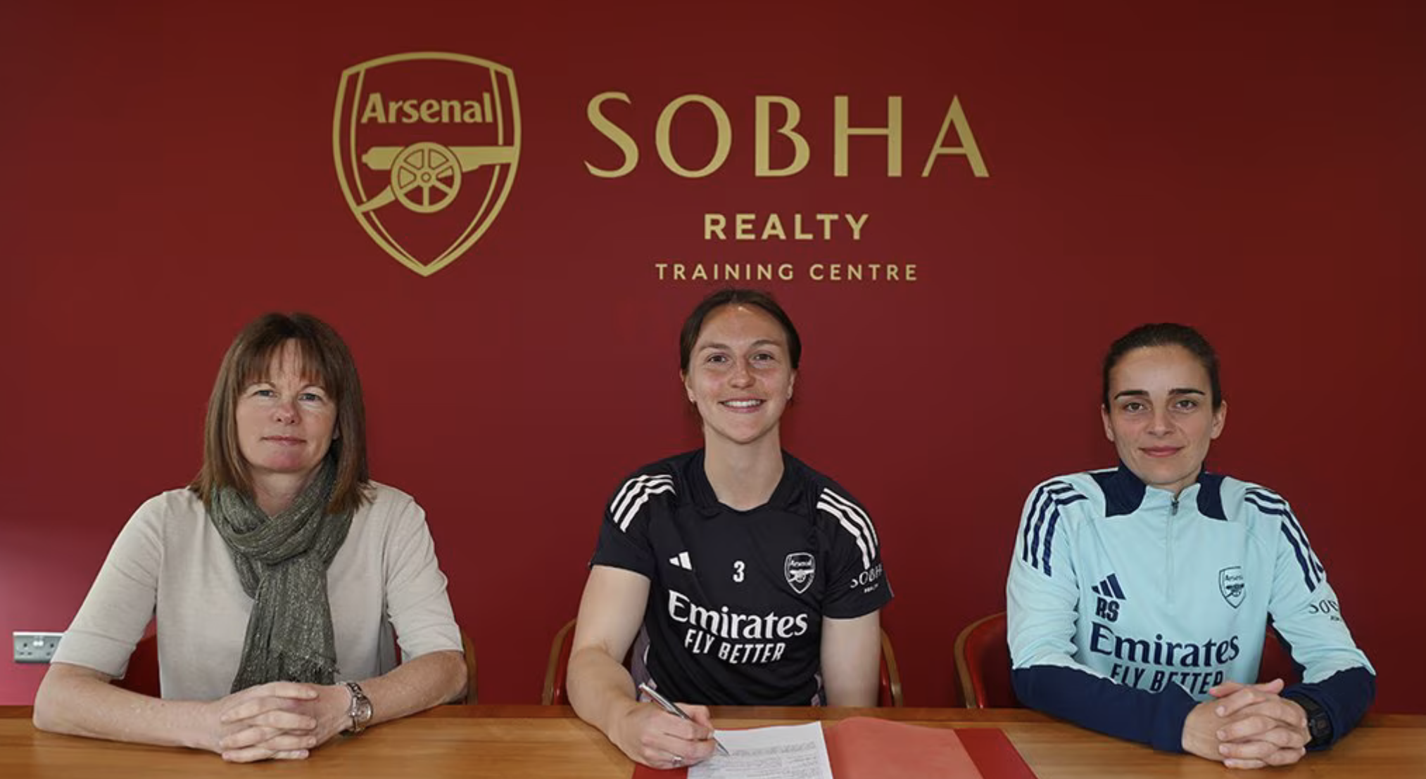 Lotte Wubben-Moy commits future to Arsenal until 2028