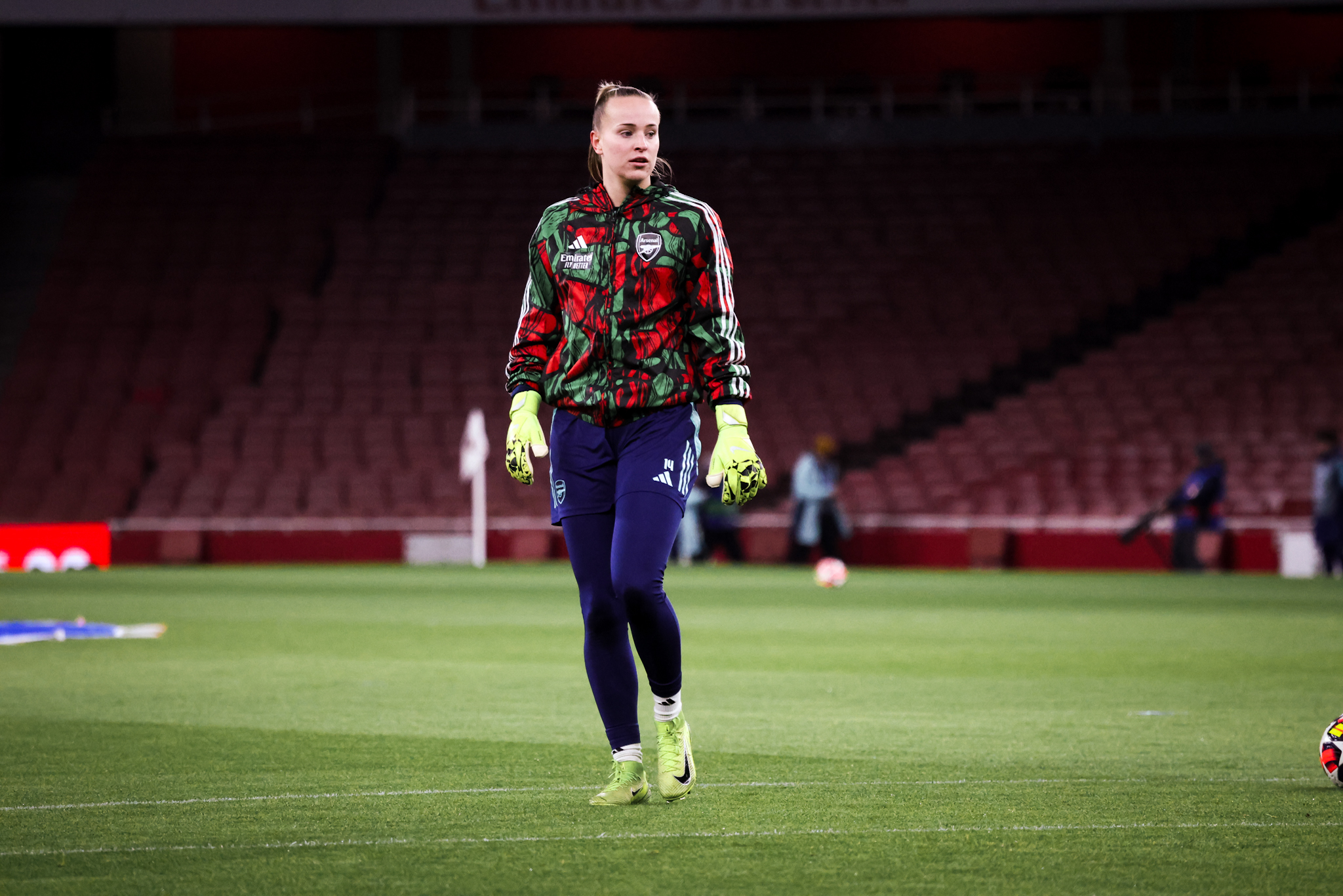 Daphne van Domselaar in full training ahead of Arsenal Women’s trip to Lyon