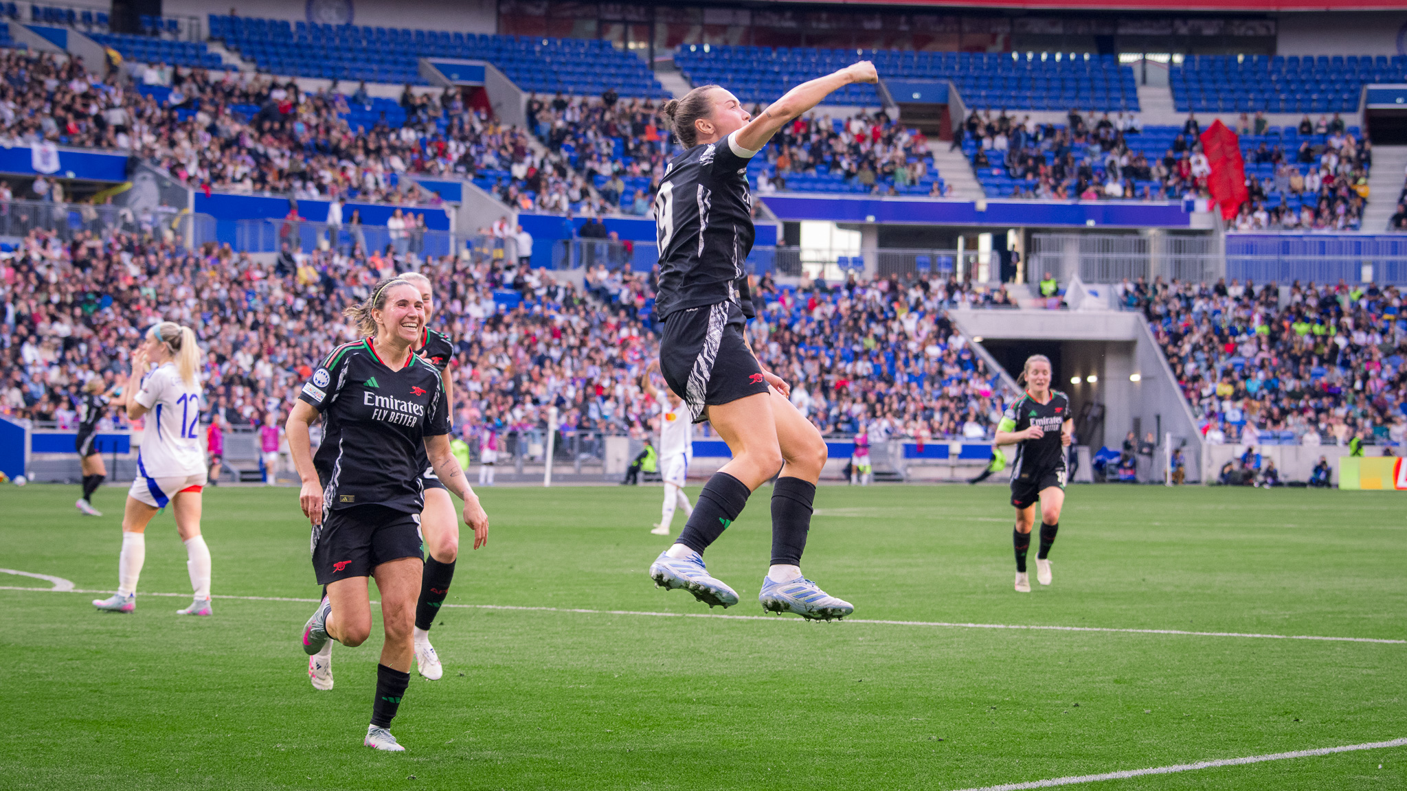 AWFC gallery: the 10 best pictures from a huge victory in Lyon