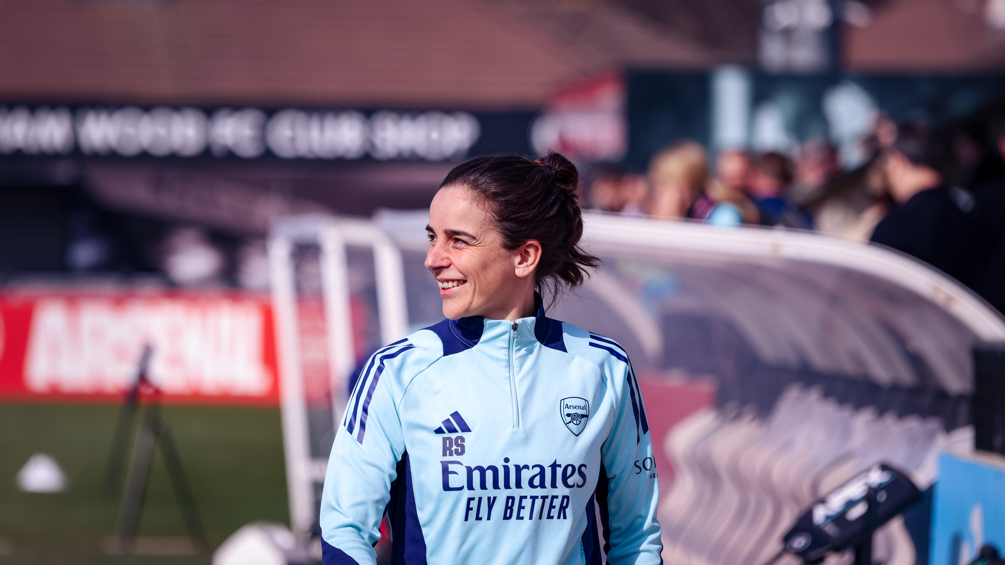 “Constructive communication and smiling faces” – Renée Slegers speaks to The Gooner ahead of Manchester United clash