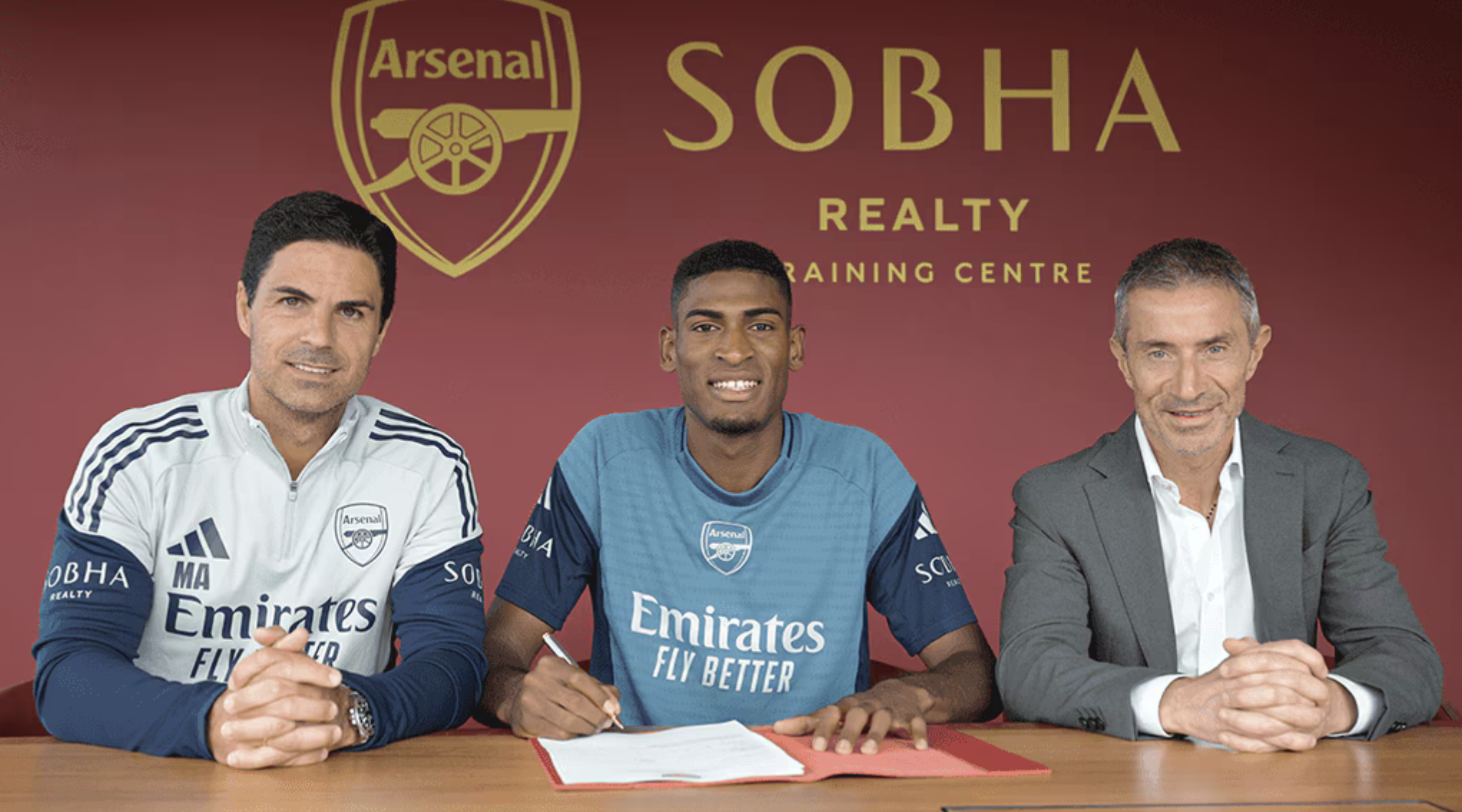 Arsenal sign defender Mosquera from Valencia for £13m