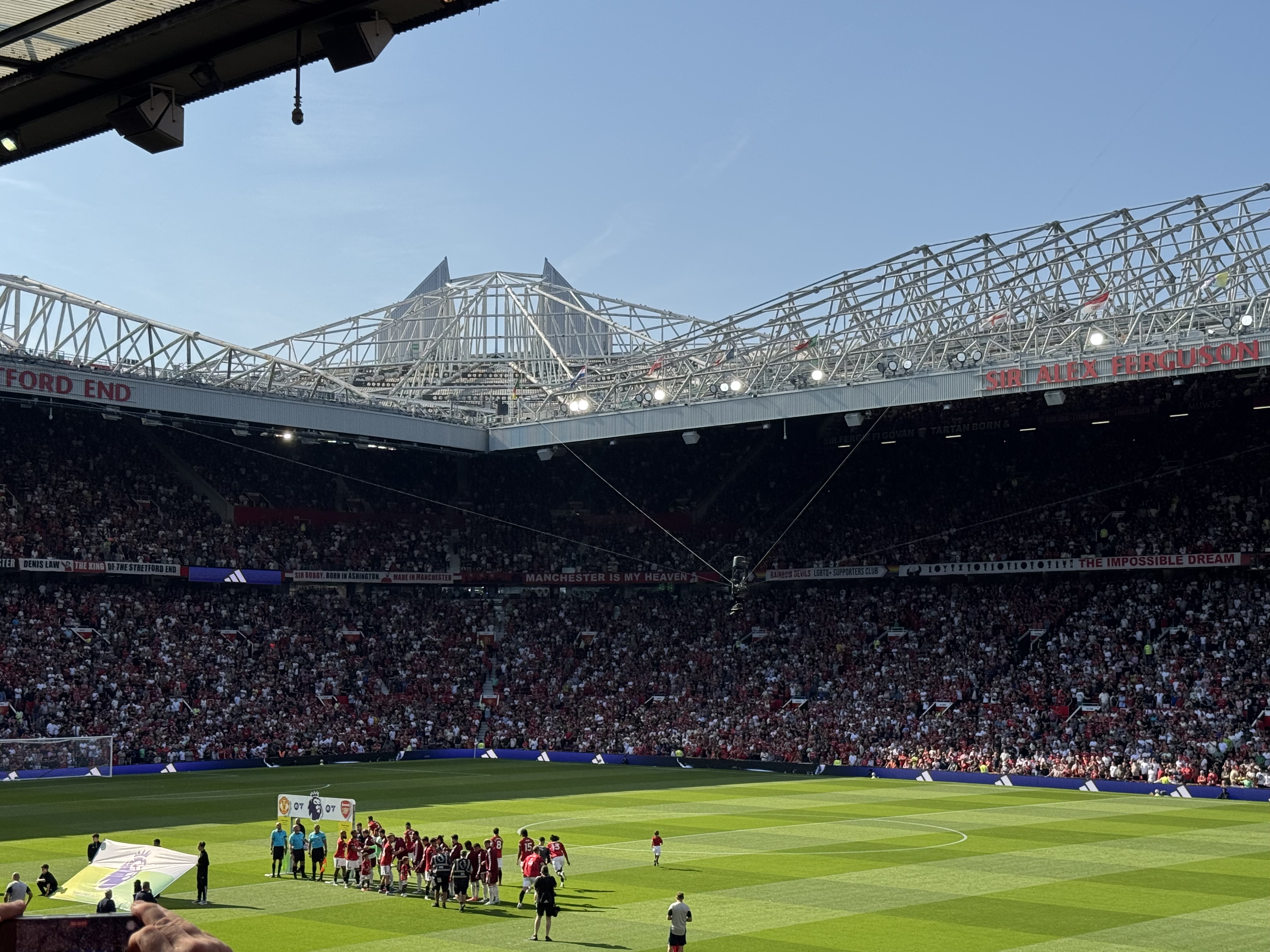 Manchester United 0-1 Arsenal: Gunners kick off Premier League season with victory at Old Trafford 