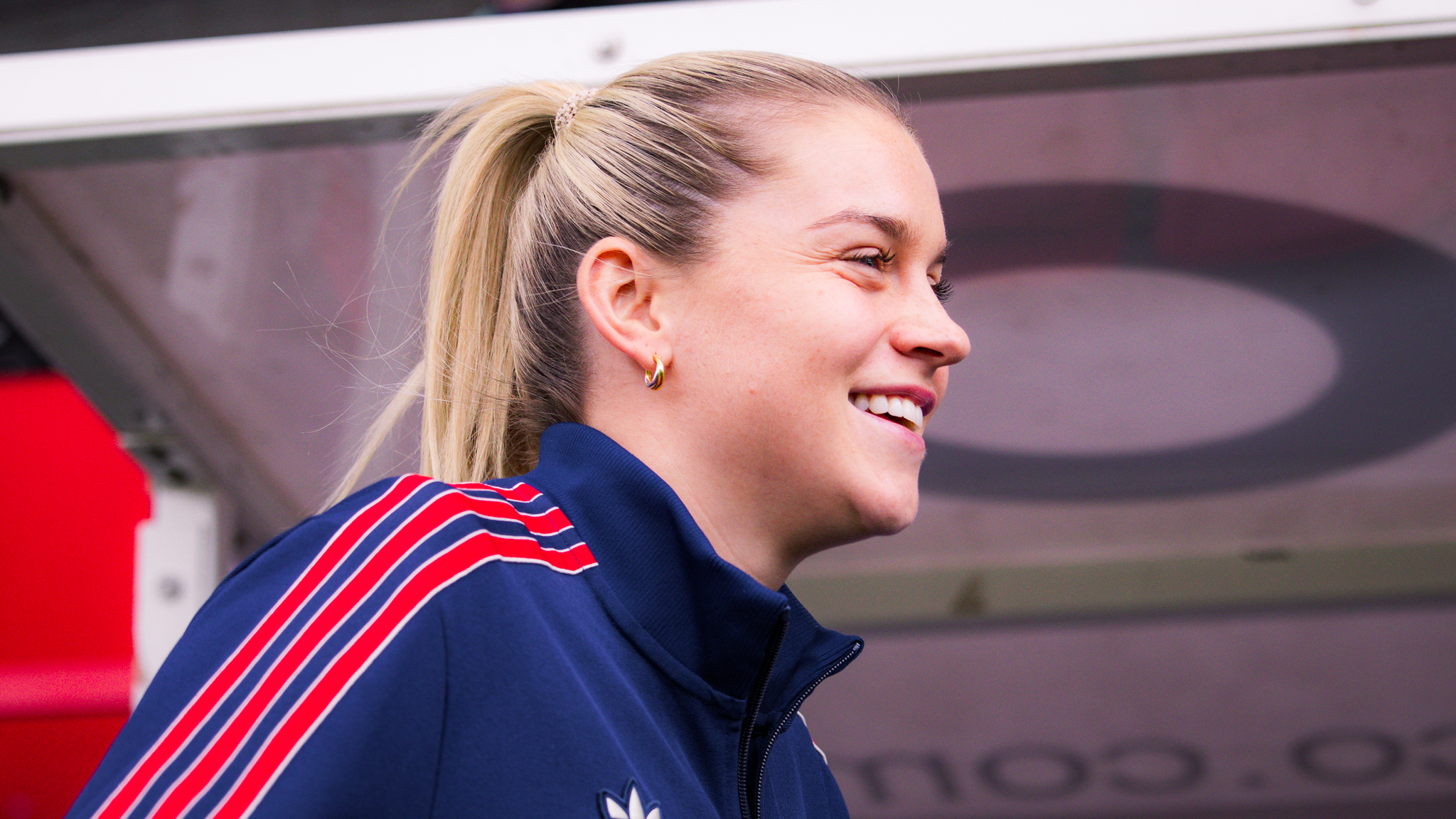 Alessia Russo signs new long-term contract with Arsenal