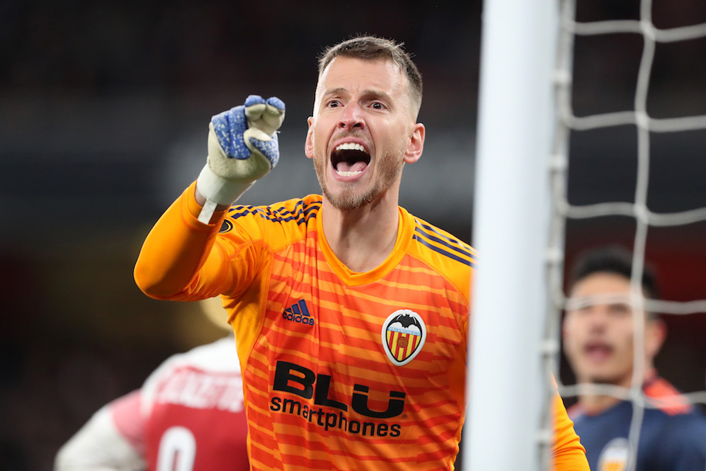 NEWS: Arsenal keen to sign Barcelona keeper Neto as competition for Bernd Leno
